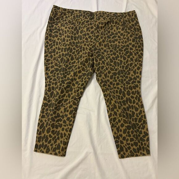 NWOT G.I.L.I. Ankle Pants Dual Stretch Leopard Print Brown Denim size 26W P - Picture 2 of 12